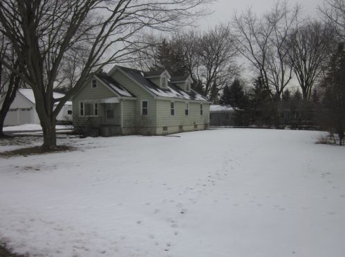 1050 Oakwood St, Gurnee, IL 60031-2240