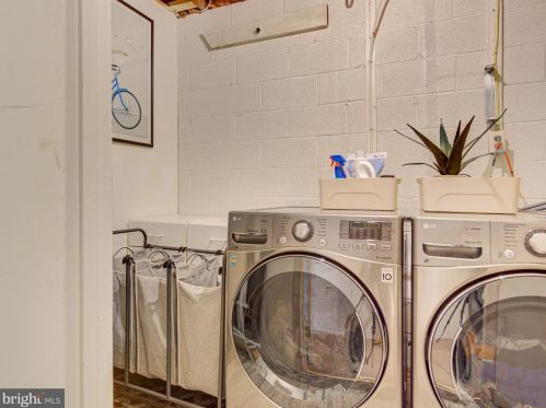 5271 Bradgen Ct, Springfield VA  22151-3505 exterior