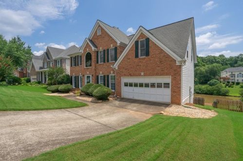 2135 Laurel Lake Dr, Suwanee, GA 30024-4319