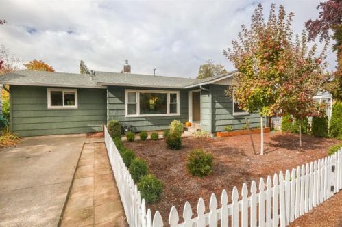 433 Ray Ln, Ashland, OR 97520-2307