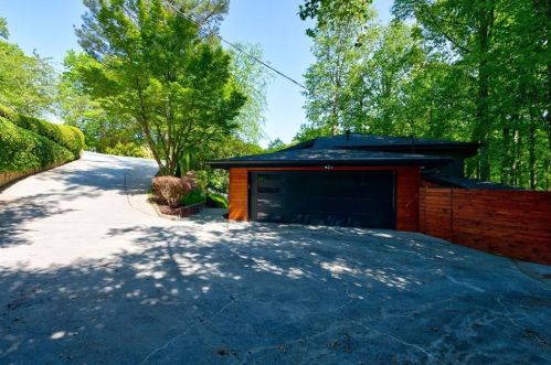 620 Colebrook Ct, Atlanta GA  30327-4710 exterior