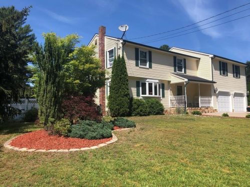 17 Pawcatuck View Rd, Richmond, RI 02812-1010