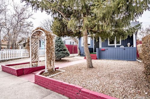 33 Knox Ct, Denver, CO 80219-1404