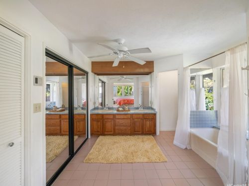 4561 Aukai Ave, Honolulu HI  96816-5209 exterior