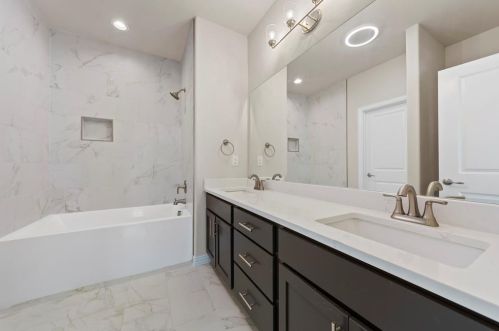 1525 Doyle Ave, Dallas TX  75203-3223 exterior