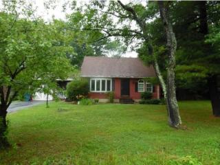 22 Squirrel Dr, Auburn, NH 03032-3953