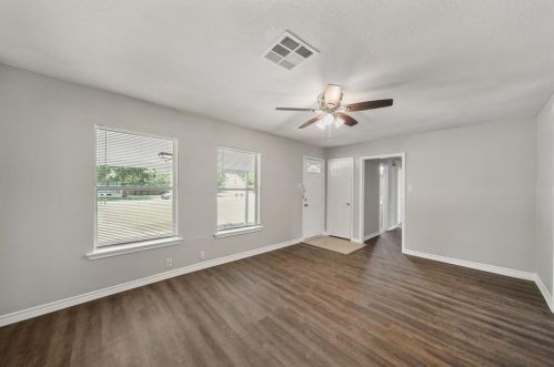323 Seagrove St, Morgans Point TX  77571-7358 exterior