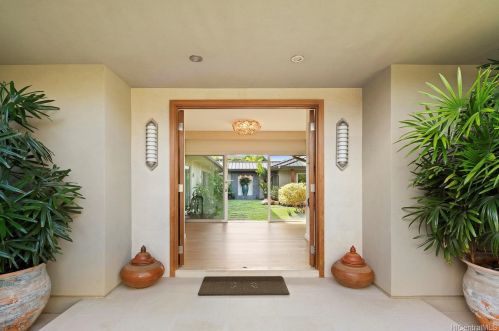 1212 Hunakai St, Honolulu HI  96816-4615 exterior