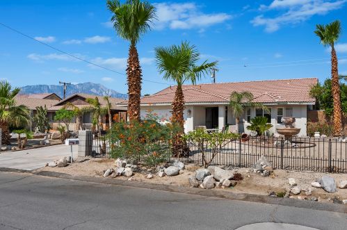 13175 La Mesa Dr, Desert Hot Springs, CA 92240-5838