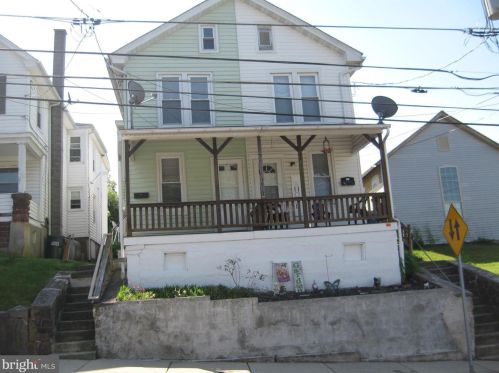 40 Maple St, Ephrata, PA 17522-2457