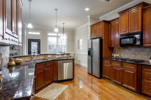 2375 Briarcliff Cmns, Atlanta GA  30345-2175 exterior