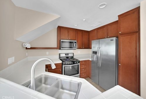 88 Dovetail, Irvine CA  92603-4202 exterior