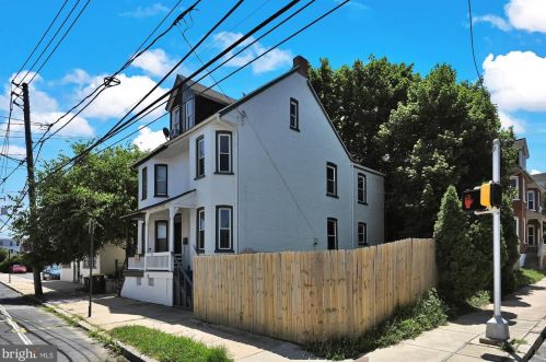 704 Walnut St, Lancaster PA  17602-2435 exterior