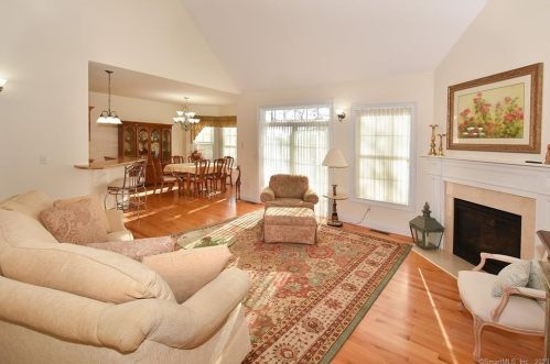 25 Chimney Hill Dr, Farmington, CT 06032-2478