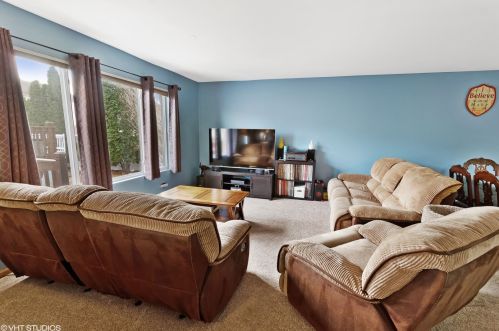 2210 Holly Ridge Dr, Plainfield, IL 60586-5220