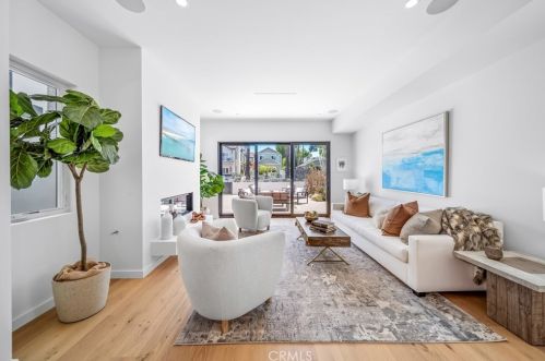 605 12th St, Huntington Beach CA  92648-4035 exterior