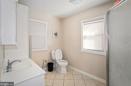 2216 Cv Rd, Camden NJ 08110-1633 exterior