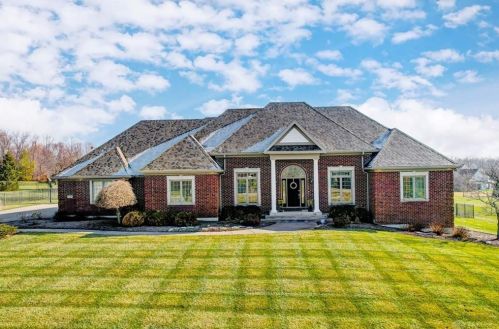 7980 Locust Grove Ct, Springboro, OH 45066-7126