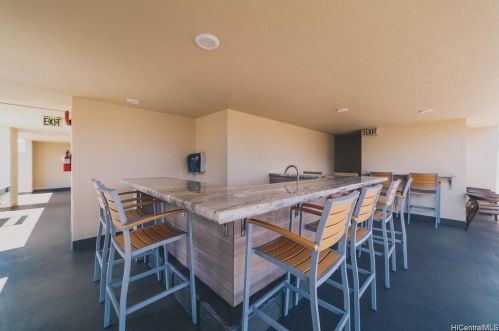 2452 Tusitala St, Honolulu HI  96815-3154 exterior