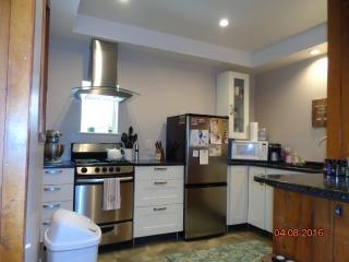 1074 Reeder Cir, Atlanta GA  30306-3202 exterior