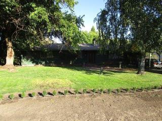 1294 Corona Ave, Medford OR  97504-5206 exterior