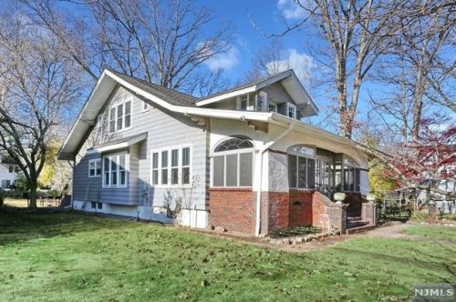 100 Rodney St, Ridgewood, NJ 07452-2106