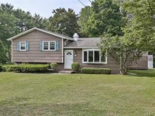16 Wiltan Dr, Upper Stepney, CT 06468-1059