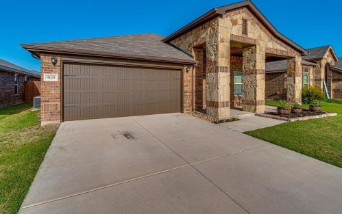 9129 Poynter St, Fort Worth, TX 76123-2608