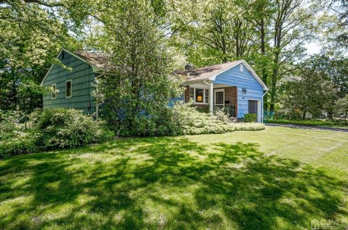 398 Waltham Ave, Metuchen, NJ 08840-1123