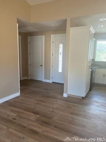 29560 Stallion Springs Dr, Tehachapi, CA 93561-5241