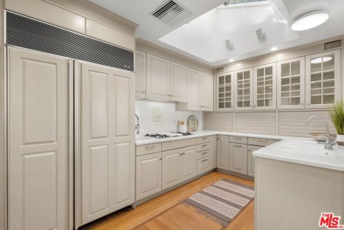 2575 Gardner Pl, Glendale CA  91206-3018 exterior