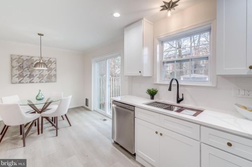 8527 Bauer Dr, Springfield VA  22152-2345 exterior