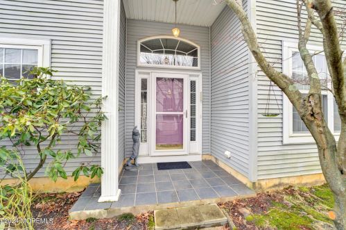 14 Halsted Dr, Lakehurst, NJ 08759-6148