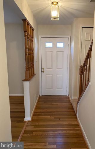 6267 Rathlin Dr, Springfield VA  22152-2170 exterior