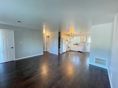 140 Meadows Cir, Crown Point IN  46307-8648 exterior