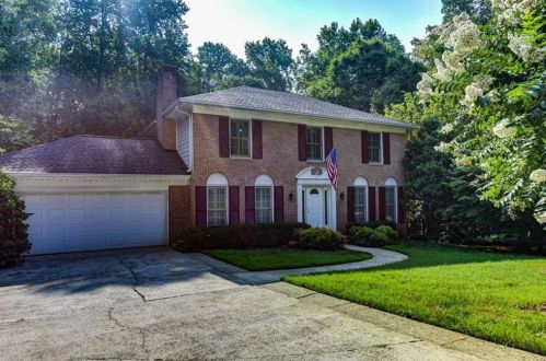 2032 Walton Woods Cir, Tucker, GA 30084-5926