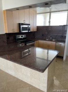 555 University Ave, Honolulu HI  96826-5003 exterior