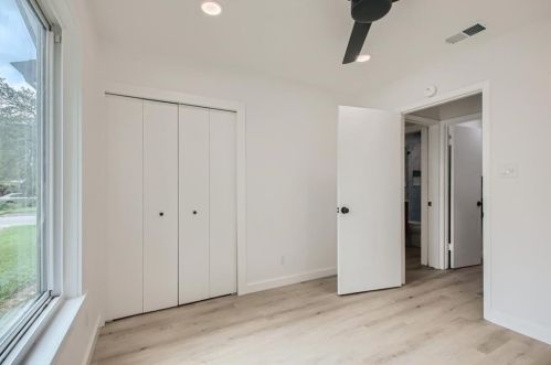 1704 Fair Oaks Dr, Austin TX  78745-2810 exterior