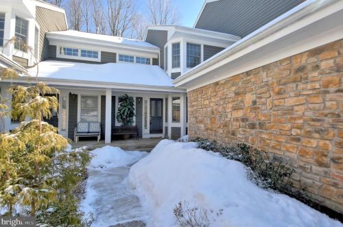 12 Coriander Dr, Princeton NJ  08540-9422 exterior