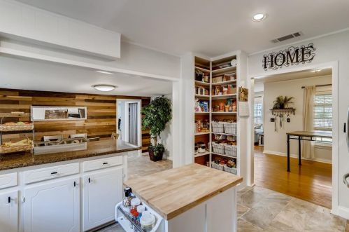 6462 Camp Bowie Blvd, Fort Worth TX  76116-4337 exterior