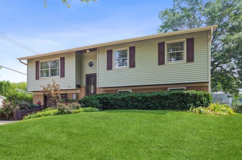 7735 Kensington Ln, Hanover Park, IL 60133-2602