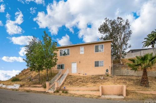 3541 Manor Dr, Riverside, CA 92509-1436