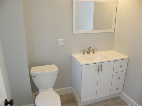 91 Bridge St, Deep River CT  06417-1741 exterior