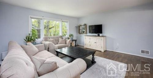 10 Boxwood Rd, Piscataway NJ 08854-5942 exterior