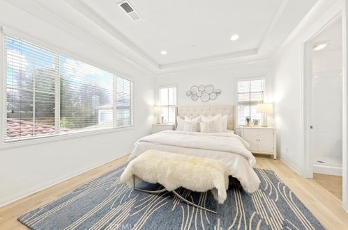 132 Desert Bloom, Irvine CA  92618-8871 exterior