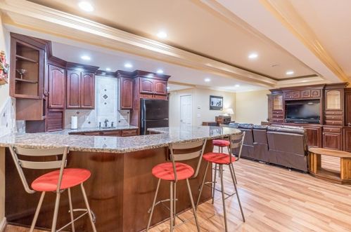 2101 Bohler Rd, Atlanta GA  30318-1515 exterior