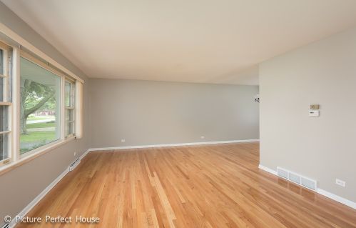 332 Sycamore Dr, Naperville, IL 60540-7546