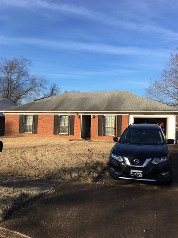 6300 Martinwest Dr, Millington, TN 38053-3638