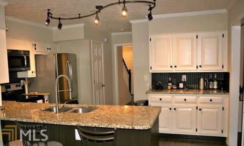 9158 Carroll Manor Dr, Atlanta GA  30350-2012 exterior