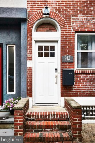 913 20th St, Philadelphia PA  19130-1540 exterior